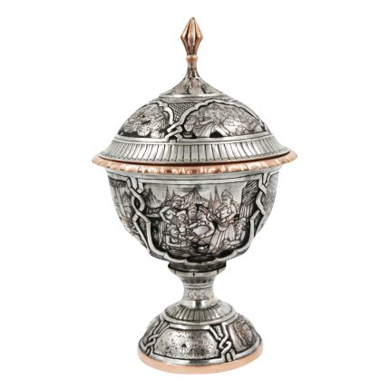 شکلات خوری برنج قلم زنی (30 cm)